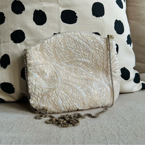 Vintage Handbags - Vintage Cream Beaded Crossbody Purse with Gold Chain Strap and Zipper